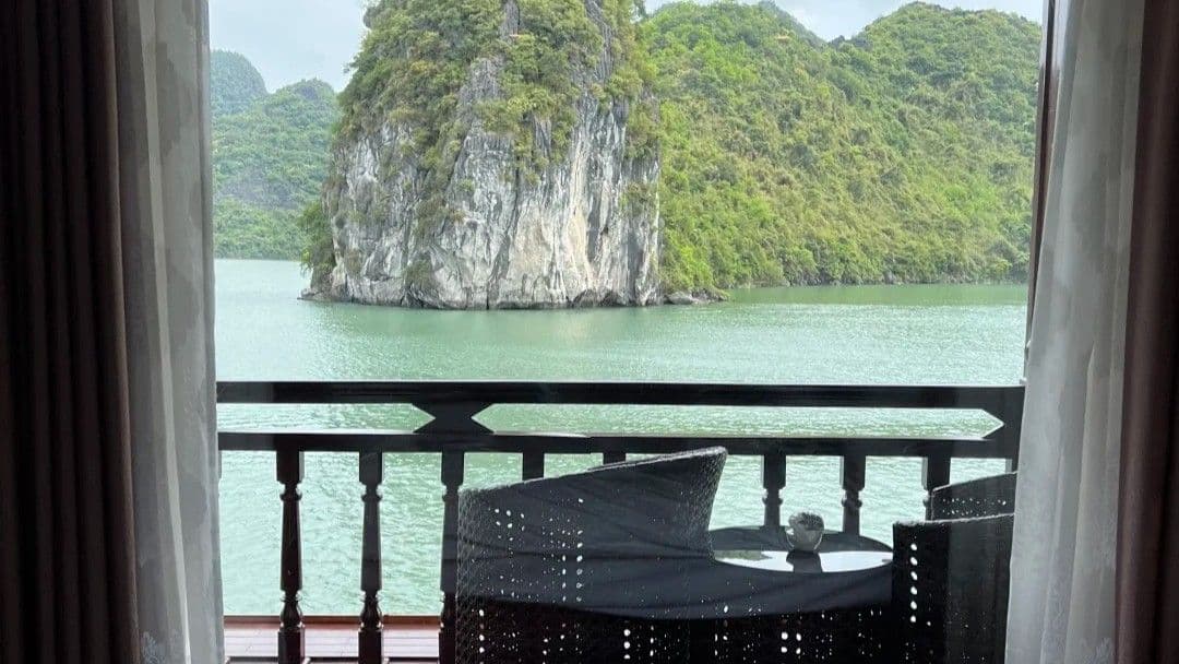 下龙湾游船房间