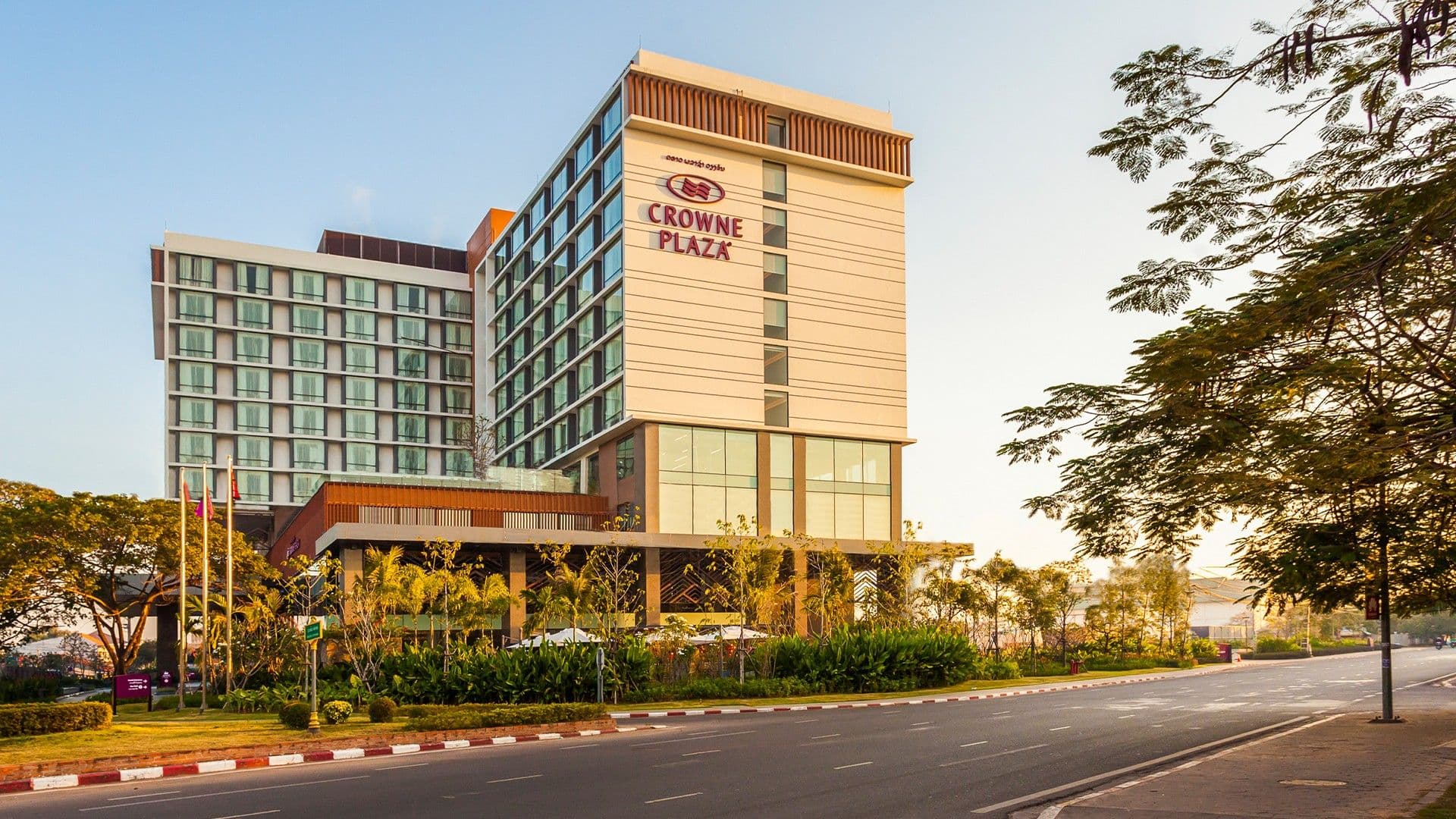 老挝万象五星级酒店住宿 | Crowne Plaza Vientiane