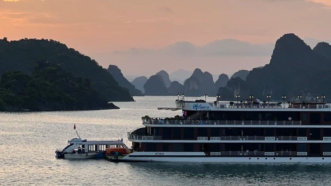 下龙湾游轮