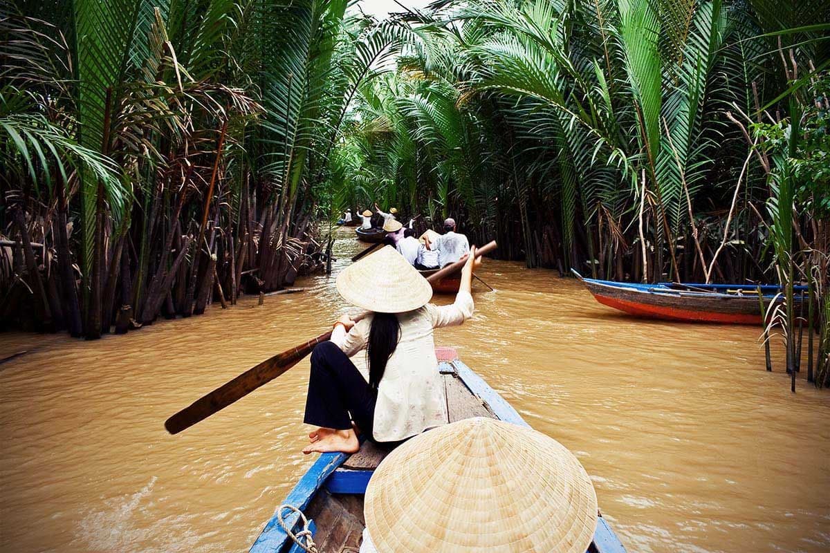 乘坐湄公河三角洲香蕉船